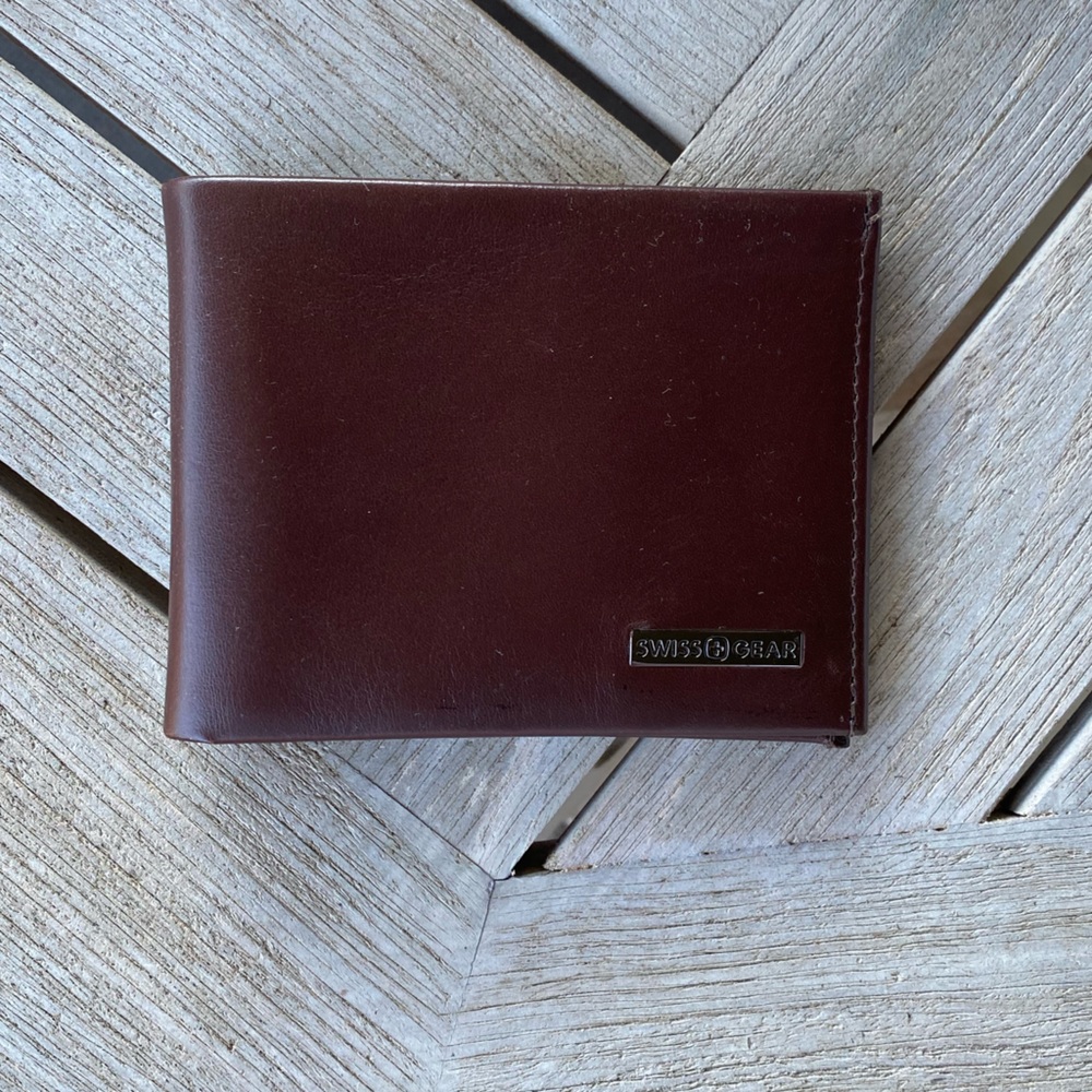 NEW Swissgear Napa Leather Bifold Wallet